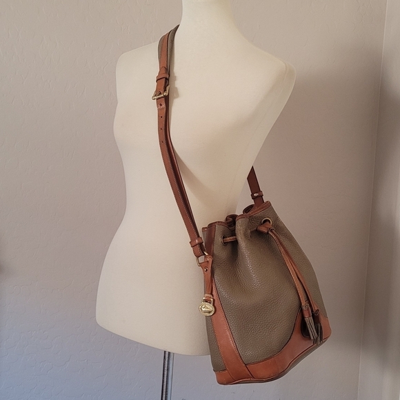 Dooney & Bourke 80's Taupe and Brown AWL Pebble Grain Drawstring Shoulder Bag - Picture 4 of 12